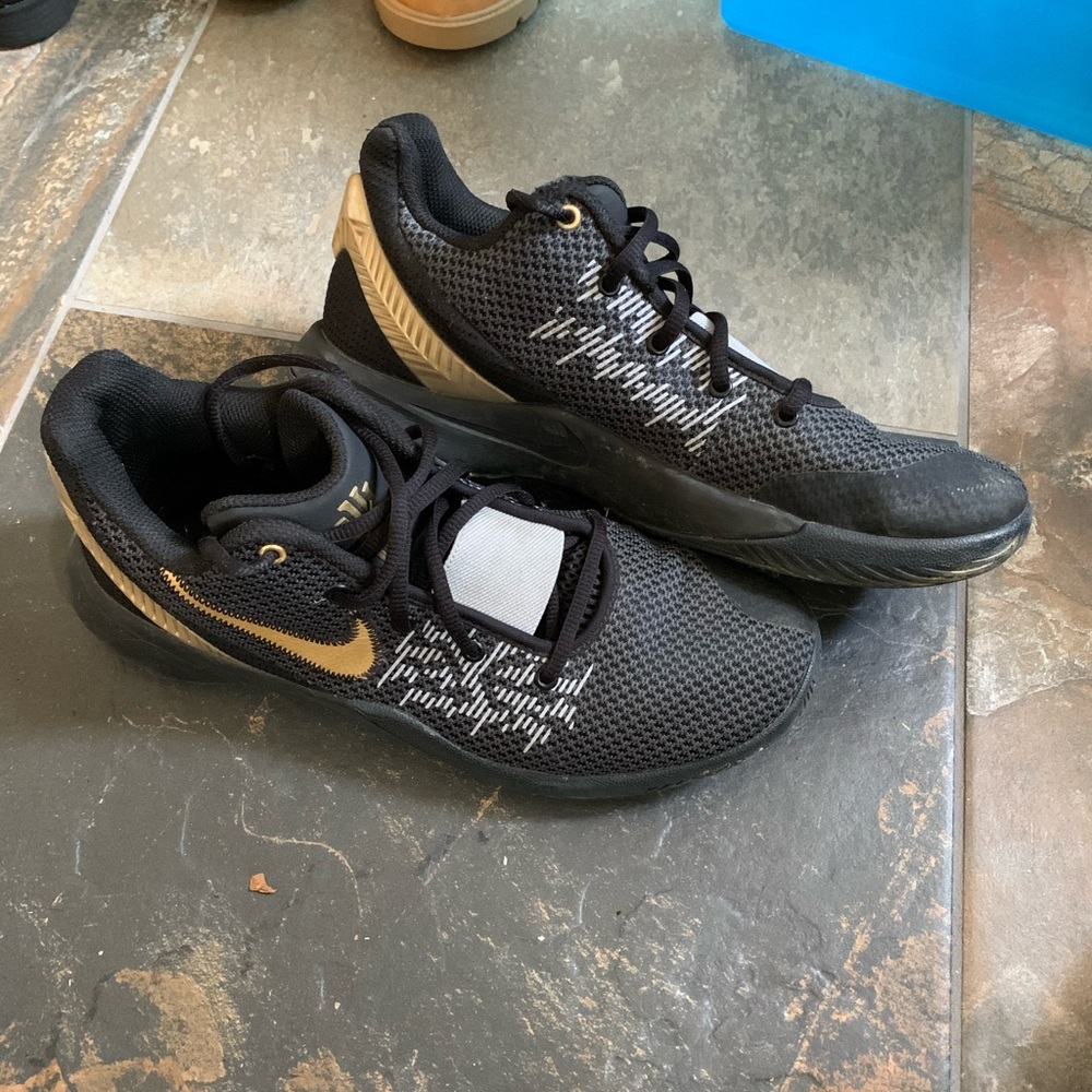 Nike Kyrie Flytrap II men’s basketball sneakers 8